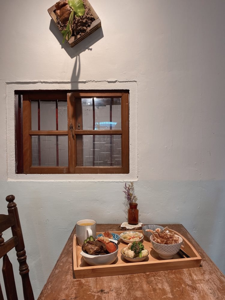花蓮美食｜老爺爺私房料理「安口食堂」，七星潭旁必吃暖心米食。